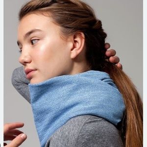 LULULEMON VINYASA Scarf  Light Blue Heathered Herringbone Zipper Zip Convertible